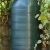 XXL Regentonne aus Kunststoff mit 250 Liter Volumen inklusive Stand